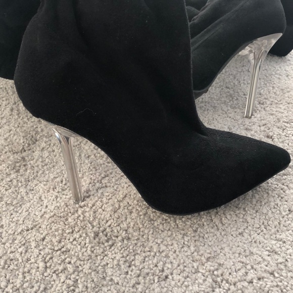 Higher above thigh black boots - Picture 2 of 3